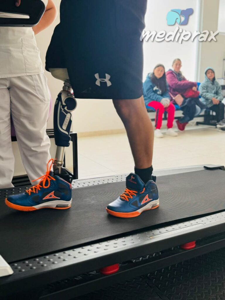 marcha con protesis de pierna